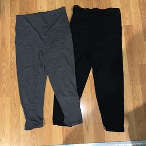 Lot of 2 cotton/spandex maternity Capri leggings S
